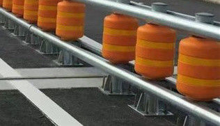 kaufen Längen 2000 mm Sicherheitswalzbarriere Gelb mit schwarzen Streifen Stoßbeständige industrielle Sicherheitsbarriere für Arbeitsplätze online manufacture