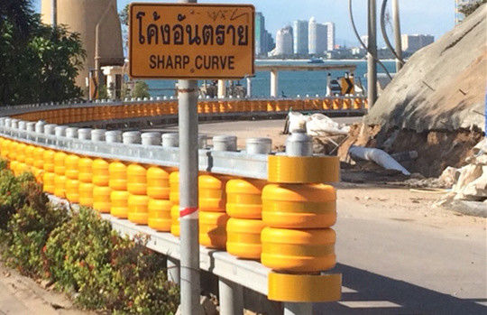 kaufen Gelb mit schwarzen Streifen Sicherheitswalzbarriere mit Schaumradmaterial und Zubehör für Sicherheitsbarrierenlösungen online manufacture