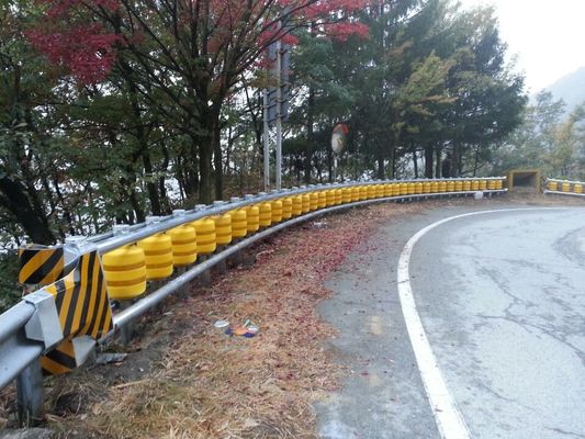 kaufen 3pcs Beam Rolling Barrier with Guardrail Zinc Coating 85um600g per square meter Heavy Duty Traffic Safety Barrier System online manufacture