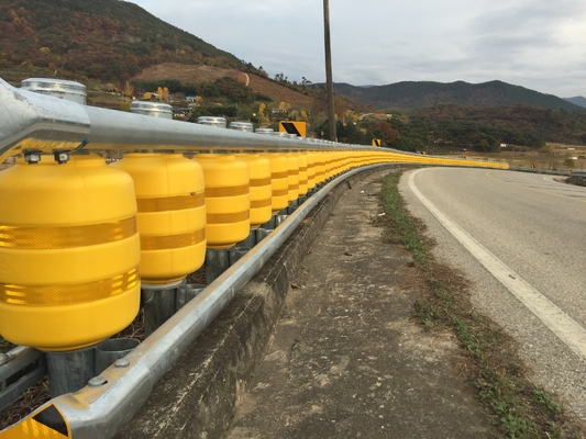 kaufen 4 Meters Length Highway Roller Barrier High Corrosion Resistance for Mountain Roads Highway Protection online manufacture