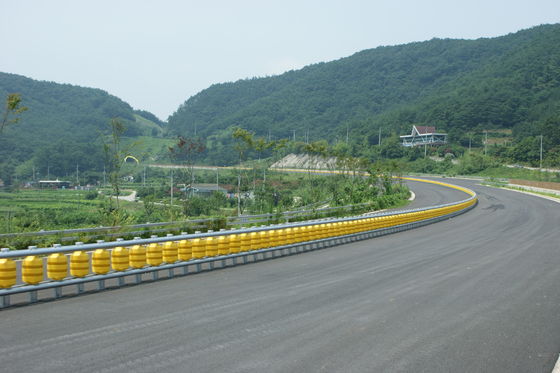 kaufen Kundenspezifisch zulässige rollende Barriere mit Geländer-Maschenweite 50x200mm, konstruiert für robuste Sicherheit und Zugangskontrolle online manufacture