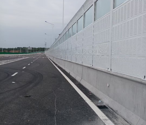 Aluminiumplatten-Gremiums-Landstraßen-Geräusch-Sperren-Glaswolle-Brett füllte Jalousien-Art
