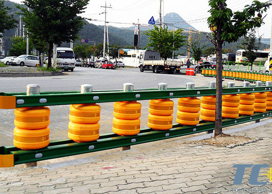 Guter Preis Spacing 1m 0.7m 0.5m Crash barrier machine providing 10 Years lifetime solution for traffic safety and roadside protection Online