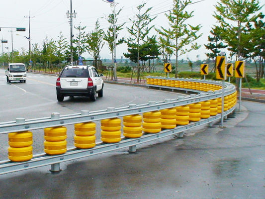 Guter Preis Red Fence Rolling Barrier with Guardrail Designed to Improve Highway Traffic Flow and Enhance Roadside Protection Online