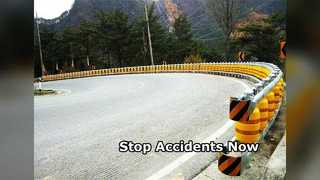 Verkehrssicherheits-Rollbarriere schützt Fahrzeuge